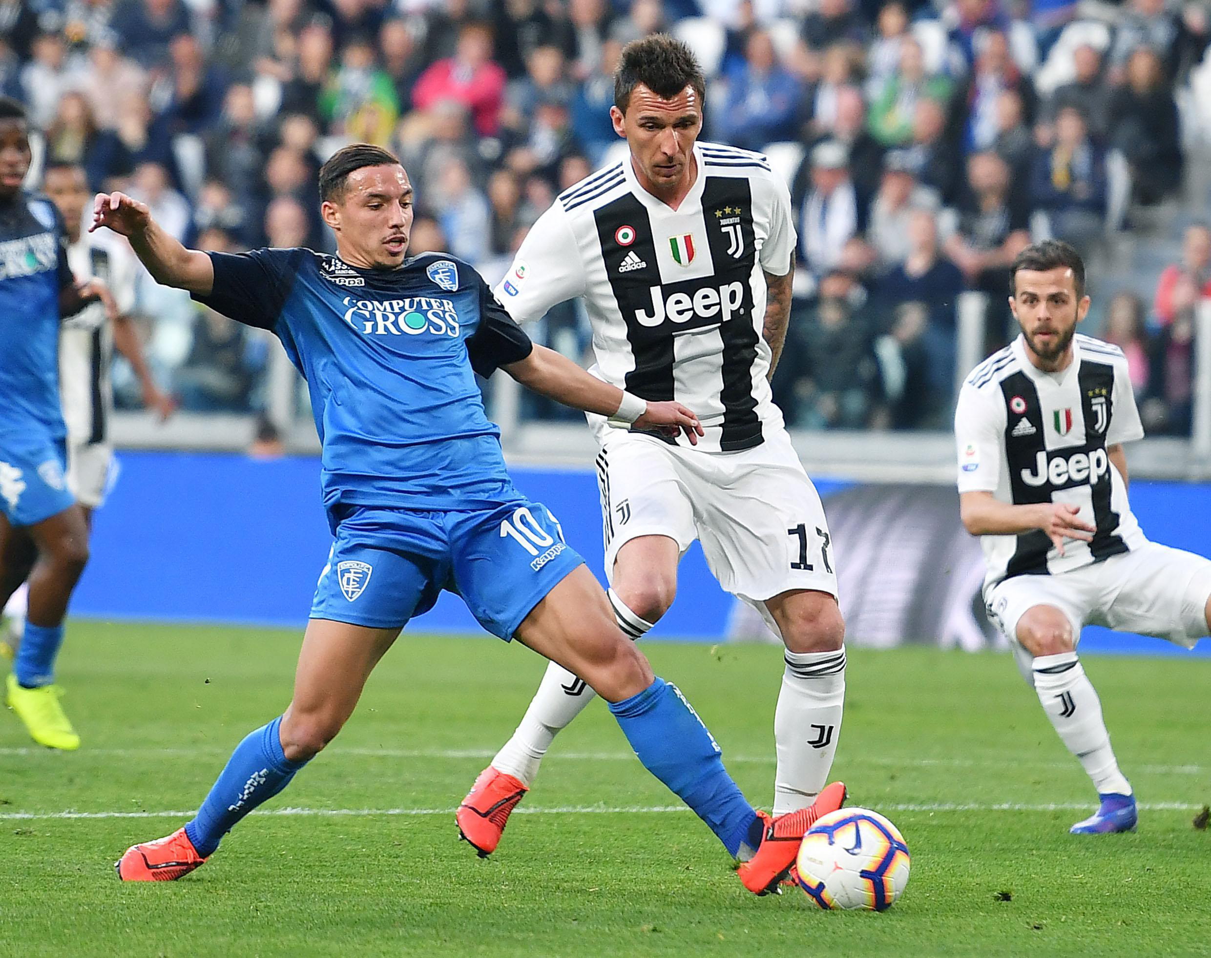 莱特利尔：内马尔上大号时从来不关门，他害怕自己被锁进去