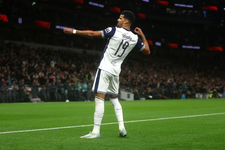 凤凰稳了？过去8次常规赛对阵跳伞蚁，凤凰7胜1负