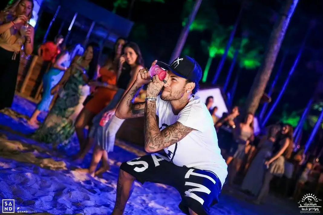 莱万多夫斯基在巴萨的点球表现：从辉煌到困惑