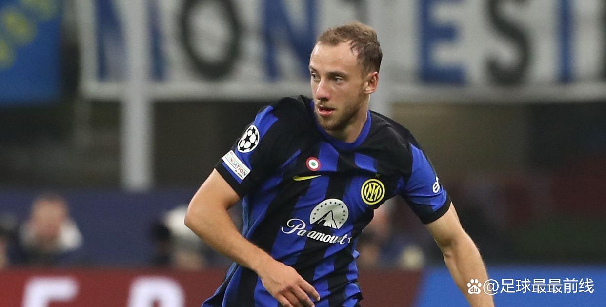 哈体院滑冰场现国家一级运动员亲授防摔技巧