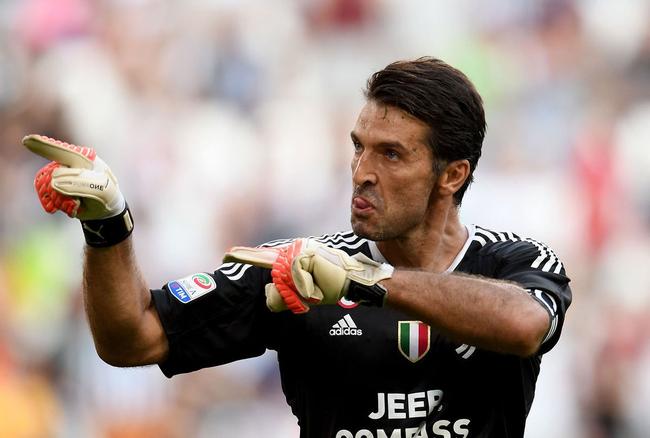 球队把对手三分线完全锁死